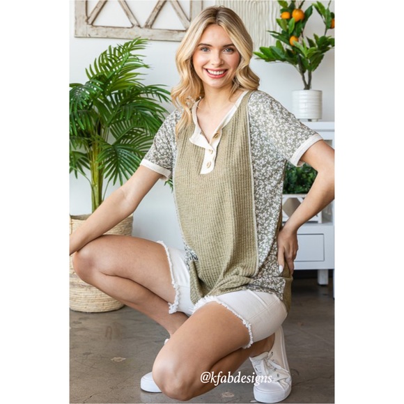 LAST! Vintage Olive Waffle Knit Floral Color Block Relaxed Fit Top! - Picture 3 of 8